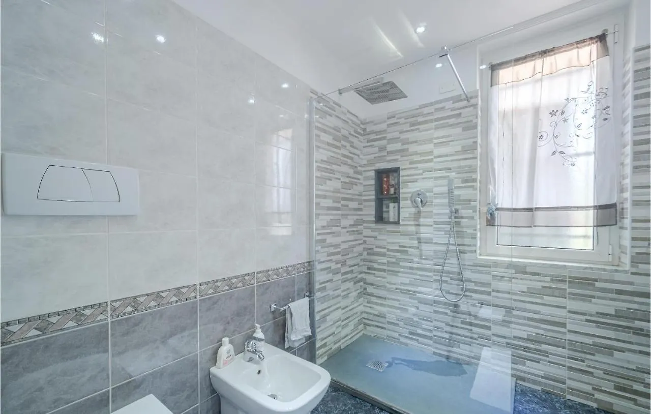 Holiday home 5 Bedroom Stunning Home In Chiavari