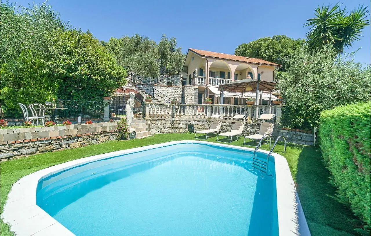 Holiday home 5 Bedroom Stunning Home In Chiavari