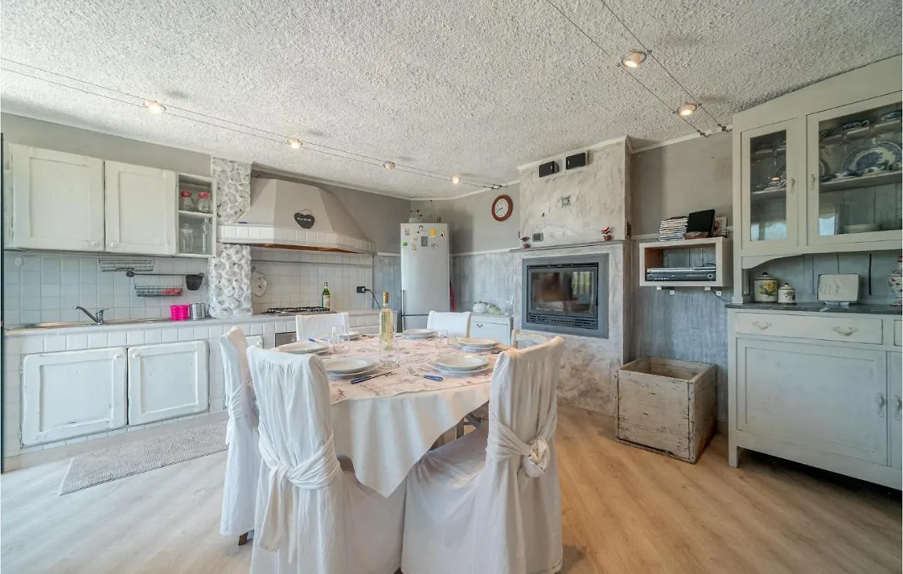 5 Bedroom Stunning Home In Chiavari