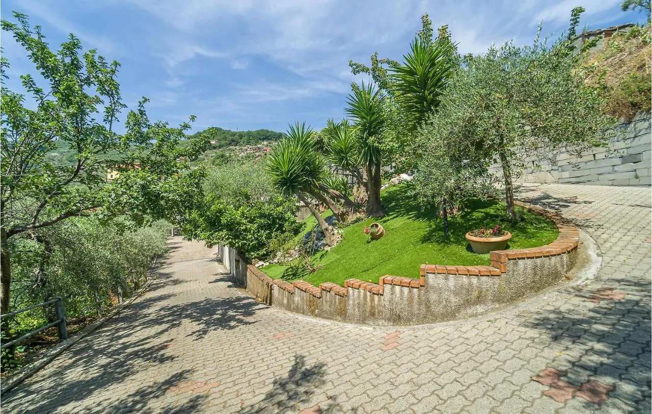5 Bedroom Stunning Home In Chiavari Holiday home