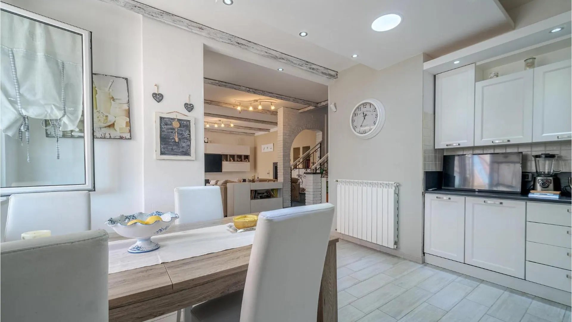 5 Bedroom Stunning Home In Chiavari