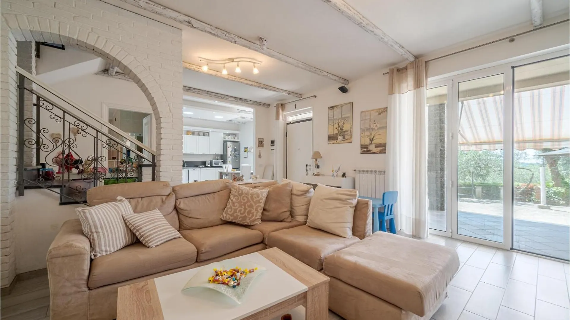 5 Bedroom Stunning Home In Chiavari Holiday home