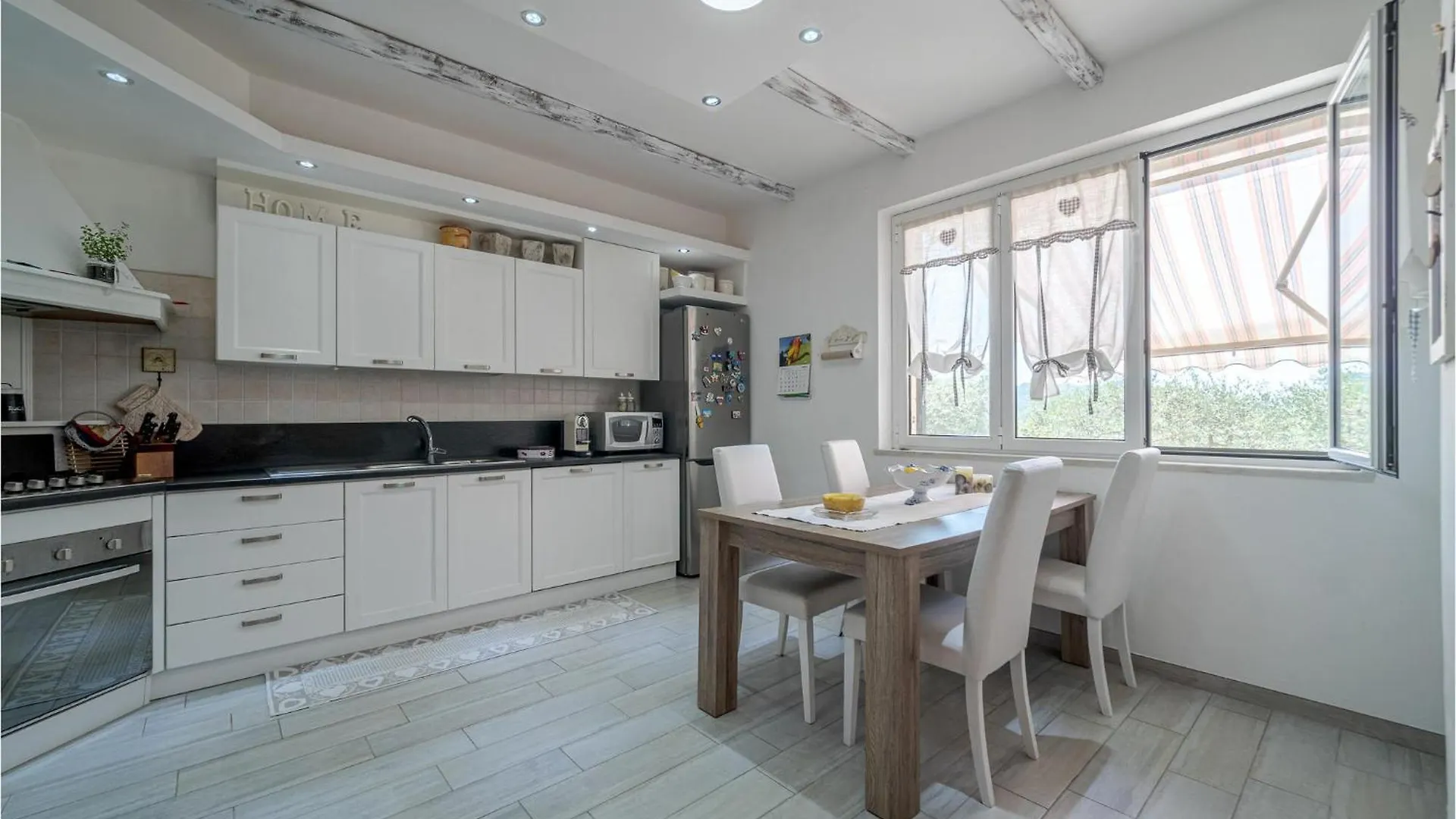 5 Bedroom Stunning Home In Chiavari Holiday home