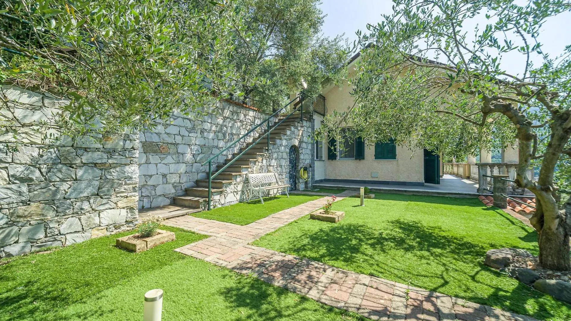 Holiday home 5 Bedroom Stunning Home In Chiavari Italy